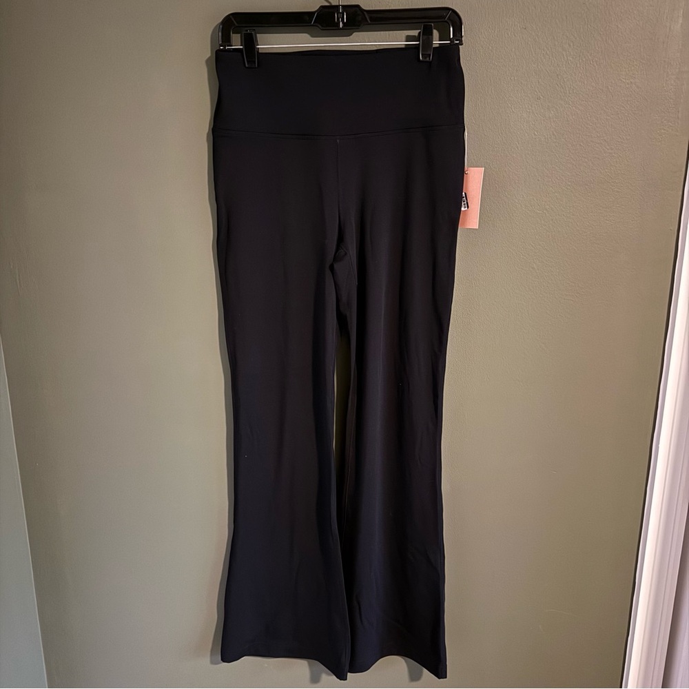 Quince | Ultra-Form Active High Rise Flare Pant Size Medium Black Legging
